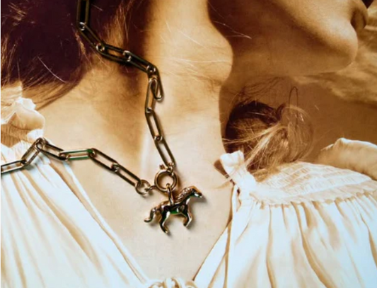 White Horse by Taylor Swift – The Meaning Behind the Song and Its Connection to “Love Story”